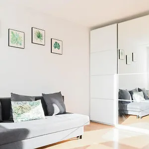 Apartament 15 Min Stare D&a Darwina, Warszawa